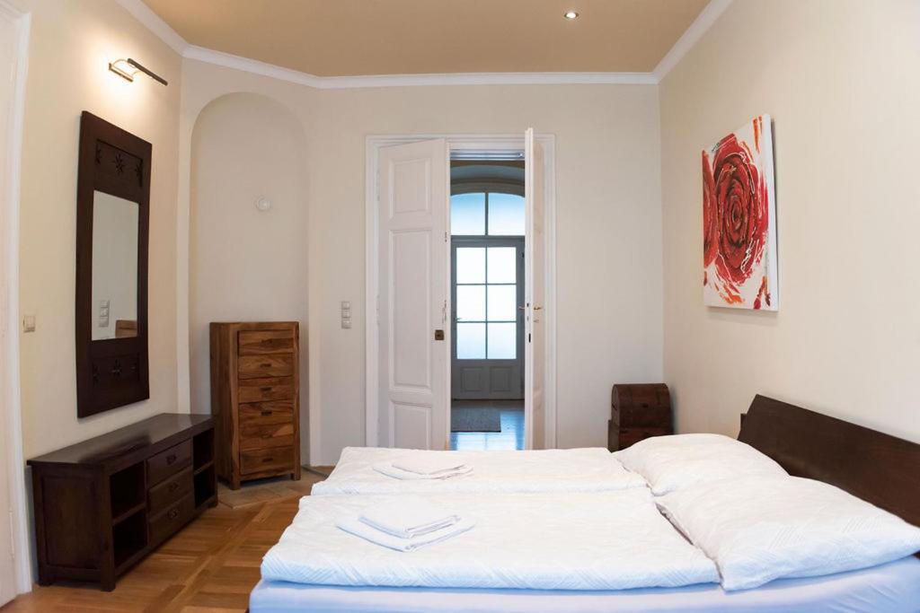 Velky Apartman Bratislava Exterior foto