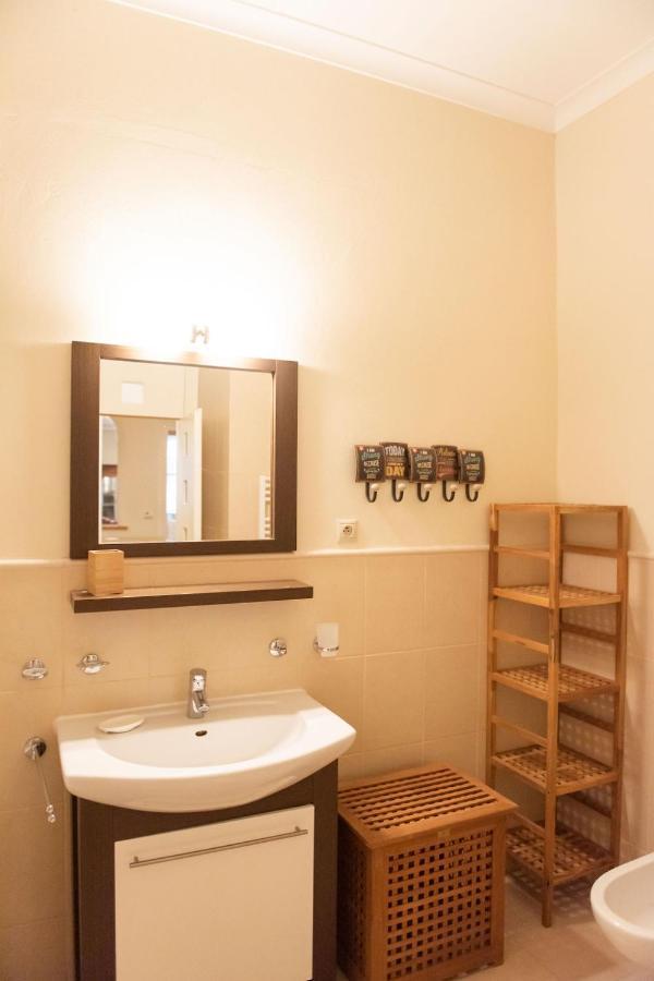 Velky Apartman Bratislava Exterior foto