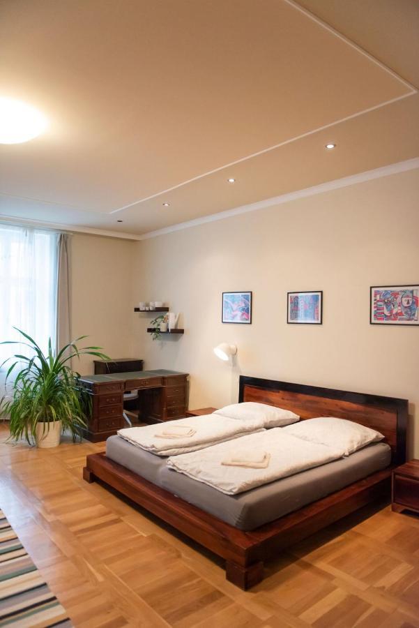 Velky Apartman Bratislava Exterior foto